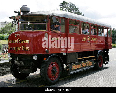 Sentinel vapore bus passeggero Bowness on Windermere Cumbria Lake District Il trasporto pubblico attrazione turistica treno via vintage Foto Stock