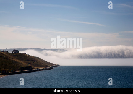 Un mare di nebbia nella laminazione a Whitby sulla costa dello Yorkshire Inghilterra Foto Stock