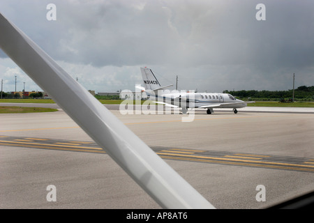 Cessna privato 550B Citation Bravo, Business Jet in attesa di decollo Foto Stock