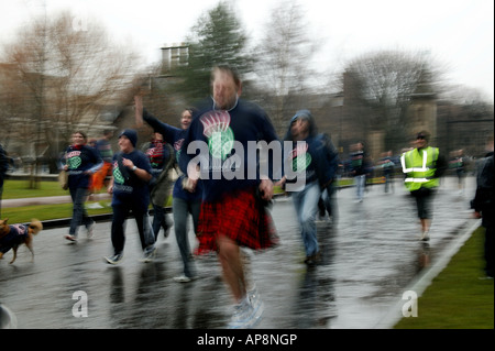 Corridori che prenderanno parte al nuovo anno 'ore 1', Edinburgh, Regno Unito, Europa Foto Stock