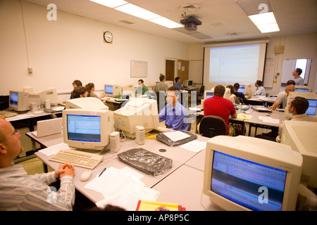 Gli studenti che frequentano workshop su base web ricerche di psicologia Foto Stock