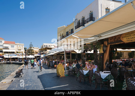 Taverna di pesce dal porto esterno nella Città Vecchia, Chania, North West Coast, Creta, Grecia Foto Stock