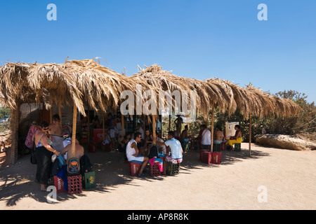 Bar in spiaggia, Elafonisi Beach, nella costa occidentale della provincia di Chania, Creta, Grecia Foto Stock