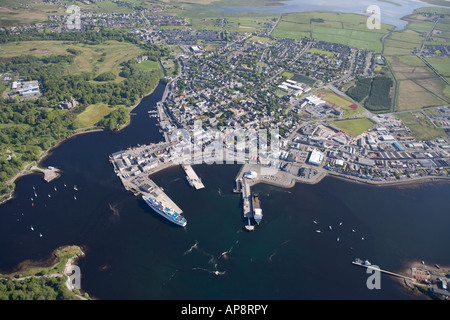 Fotografia aerea di Stornoway abitato e porto dell'isola di Lewis nelle Western Isles della Scozia Foto Stock