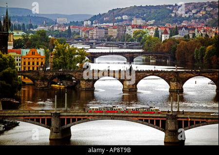 Praga fiume Vitava con ponti. Praga - la capitale della Repubblica ceca Foto Stock