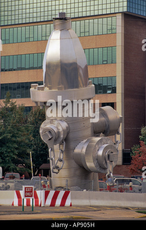 Sfatato Plug Plaza, idrante di fuoco scultura dell'artista Blue Sky a Taylor Street a Columbia nella Carolina del Sud, STATI UNITI D'AMERICA Foto Stock