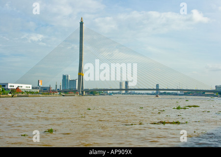 Rama VIII Ponte sul Fiume Chao Phraya Bangkok in Thailandia Foto Stock