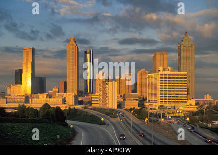 Skyline del centro da Jackson Street Bridge Atlanta in Georgia negli Stati Uniti Foto Stock