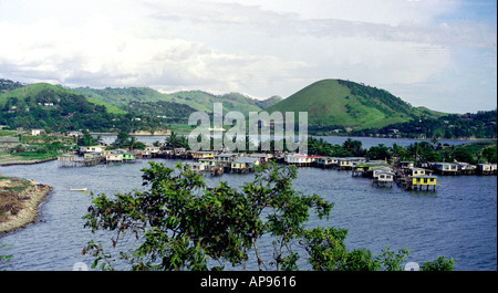 Villaggio su palafitte Port Moresby in Papua Nuova Guinea Foto Stock