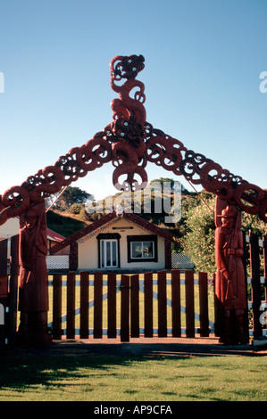 Tradizionale luogo di incontro Maori Marae a Whitianga Costa Est isola del Nord della Nuova Zelanda Foto Stock