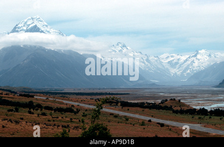 Prima vista del Mt Cook sulla strada da Twizel Isola del Sud della Nuova Zelanda Foto Stock