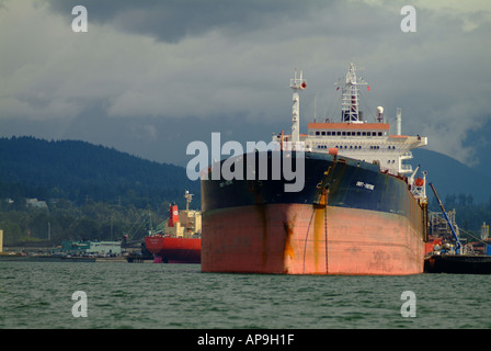 Grandi merci nave ormeggiata in porto, Vancouver Foto Stock