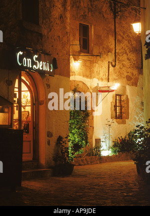 Street e ristorante a Tossa de Mar in provincia di Girona Catalogna Spagna Foto Stock