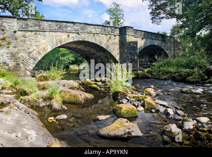 Il ponte sul fiume Brathay a Skelwith Bridge nel Parco Nazionale del Distretto dei Laghi, REGNO UNITO Foto Stock