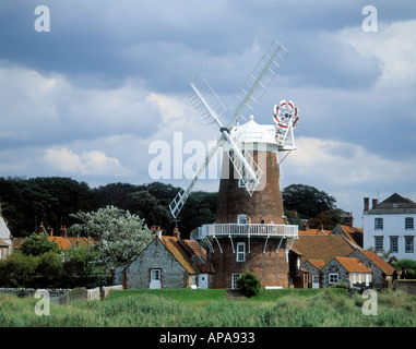 Chiusura del mulino a vento Cley accanto il mare Norfolk Inghilterra Foto Stock