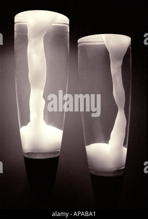 Due bicchieri con interessanti strano design Foto Stock