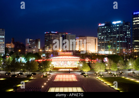 Scena notturna di un gruppo di edifici di Zhongguancun Parco Scientifico e Tecnologico di Pechino Foto Stock