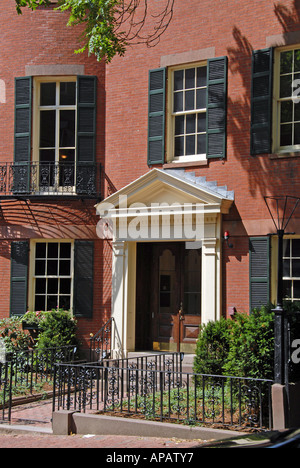 Dal punto di vista architettonico porta tradizionale di un Beacon Hill Boston MA home Foto Stock