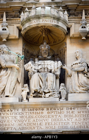 La scultura nelle vecchie scuole del quadrangolo biblioteca Bodleian Library Oxford University Oxford Foto Stock