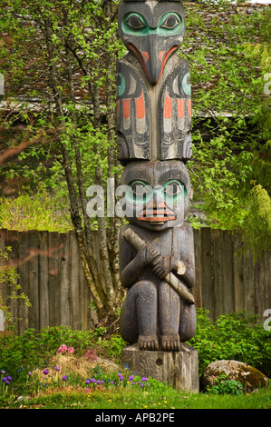 Base del totem pole della Tlingit Native American cultura in Totem Park Wrangell Alaska Foto Stock