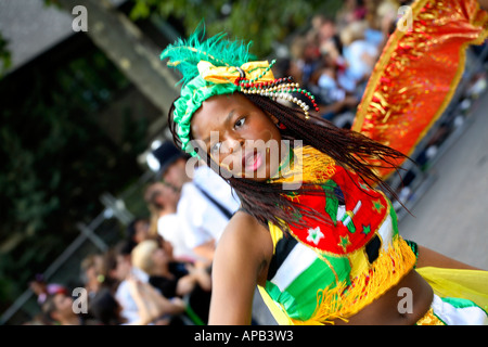 Carnevale di Notting Hill 2006, i bambini della parata del giorno Foto Stock