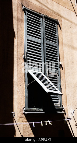 Un otturatore aperto nella Città Vecchia, Nice, Francia Foto Stock
