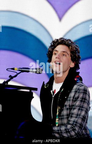 Headline atto al lancio della nuova Fiat 500 21/ 1/2008 Pop star MIKA la vettura ha fatto il suo debutto nel Regno Unito esattamente 500 ore in 2008 Foto Stock