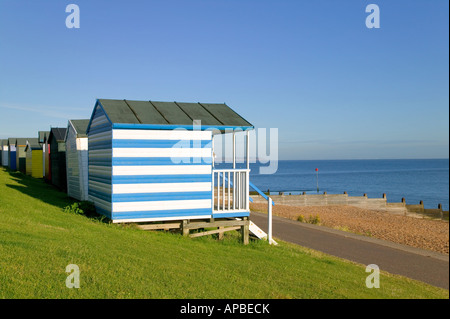 Cabine sulla spiaggia, a Tankerton spiaggia vicino a Whitstable Kent England Foto Stock