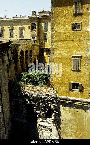 Dietro il Vecchio Ponte sul fiume Arno a Firenze, Italia Foto Stock