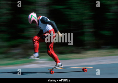 Azione Speedboard stunt e saldo al Highland ruote estreme, Aviemore Scozia - Maggio 2001 Foto Stock