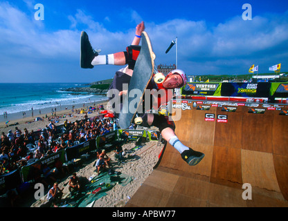 Azione per la corsa su skateboard al RIP CURL BOARD MASTERS Foto Stock