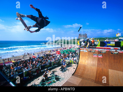 Azione per la corsa su skateboard al RIP CURL BOARD MASTERS Foto Stock