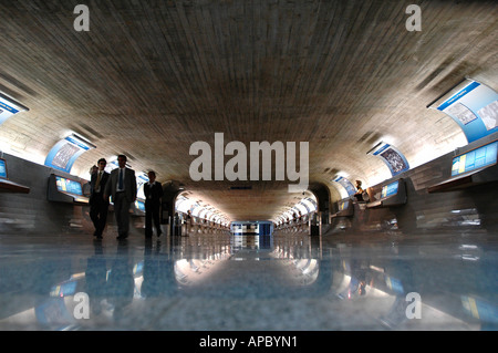 Il tunnel di volte (tunel do tempo) all'interno del Congresso Nazionale di costruzione di Brasilia, Brasile (progettata da Oscar Foto Stock