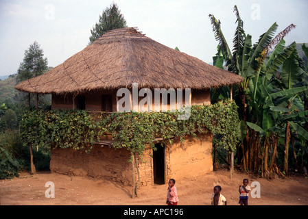 Edificio di due piani capanna di fango est D R Congo Zaire Africa centrale Foto Stock