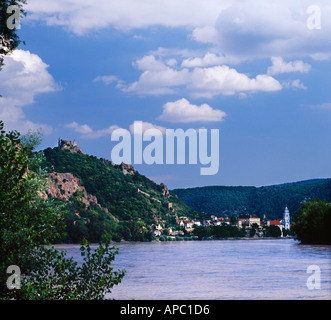 Castello in rovina e si affaccia sul fiume Danubio al di sopra di Dürnstein Austria Wachau Foto Stock