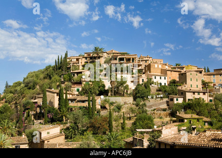 Il villaggio di Deia, Maiorca, isole Baleari, Spagna Foto Stock