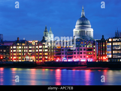 St.la cattedrale di san Paolo di notte Thames di Fiume dalla galleria Tate Modern Foto Stock