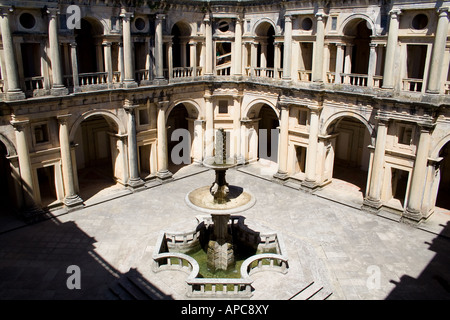 Il re Giovanni III chiostro (capolavoro del rinascimento) nel convento dei Templari di Cristo a Tomar, Portogallo. Patrimonio Mondiale UNESCO Foto Stock