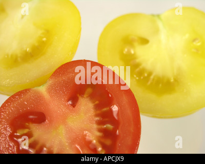 Il giallo e il rosso dei pomodori Foto Stock