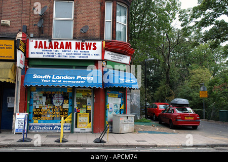 Piccolo angolo locale generale di proprietà della famiglia shop. Foto Stock