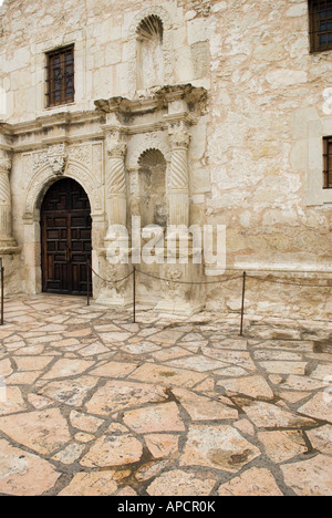 Ingresso anteriore particolare del Alamo nel centro cittadino di San Antonio Texas Foto Stock