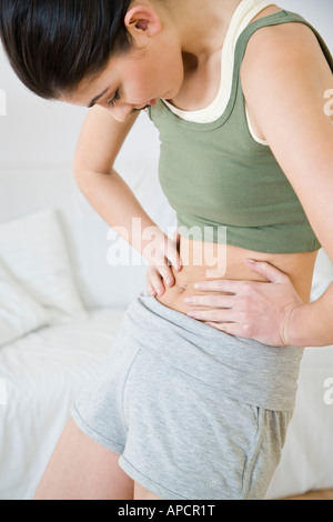 Donna controllo per cellulite Foto Stock