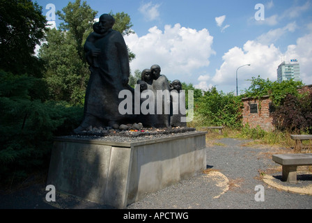 Memorial simbolico tomba di Janusz Korczak con bambini a Varsavia, Polonia Foto Stock