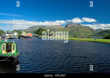 Ben Nevis e Caledonian Canal a Corpach nr Fort William Highland Foto Stock