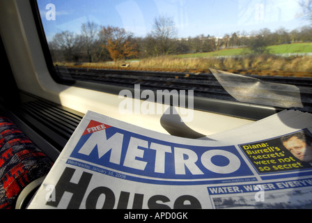 Libera Londra quotidiano la metropolitana sulla linea centrale del tubo treno della metropolitana London Regno Unito 16 Gennaio 2008 Foto Stock