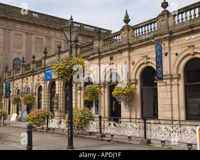 CAVENDISH shopping arcade nel vecchio Buxton edificio dei bagni Buxton Derbyshire England Regno Unito Foto Stock