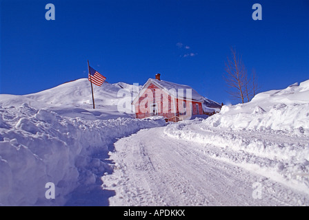 Casa rurale in tempesta di neve Foto Stock