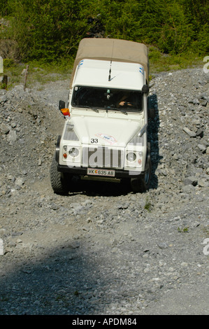 Land Rover Defender 130 TD5 cabina equipaggio white Foto Stock