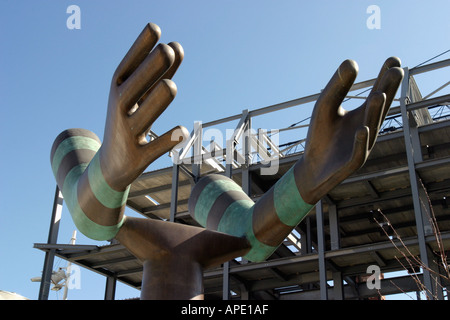 La scultura in giardini di Mandela Leeds West Yorkshire Inghilterra Foto Stock