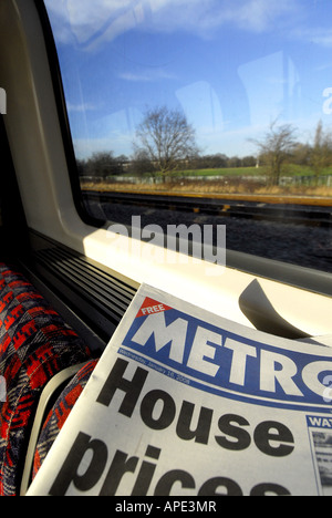 Libera Londra quotidiano la metropolitana sulla linea centrale del tubo treno della metropolitana di Londra Foto Stock